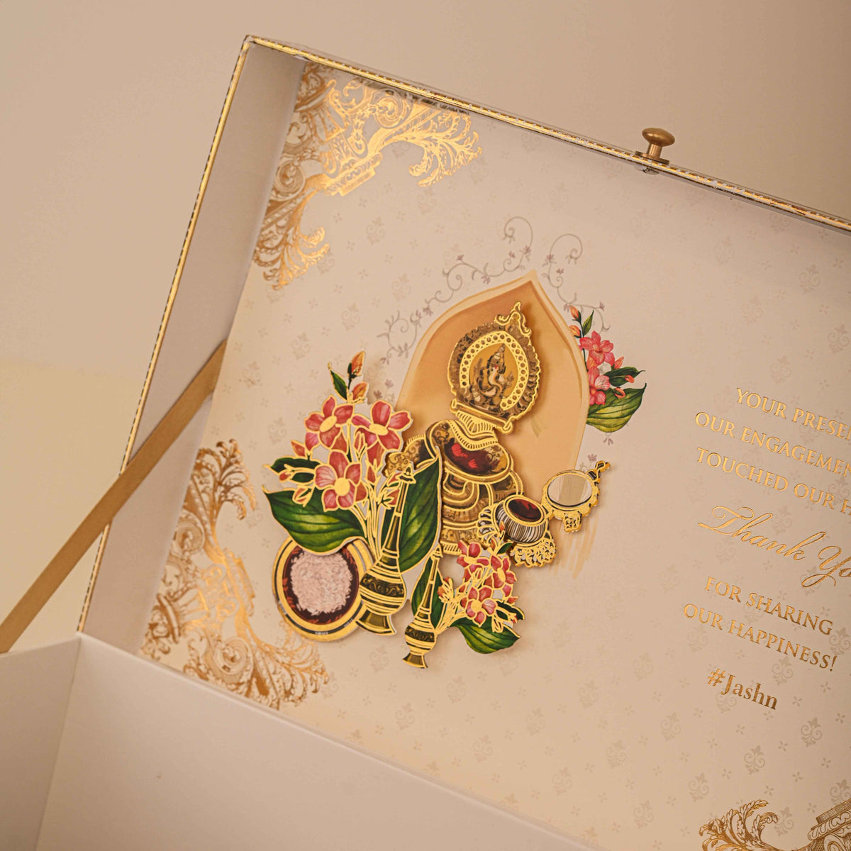 Box Invite White Mirage