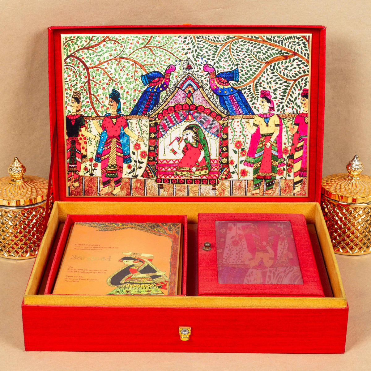 Box Invite White Mirage