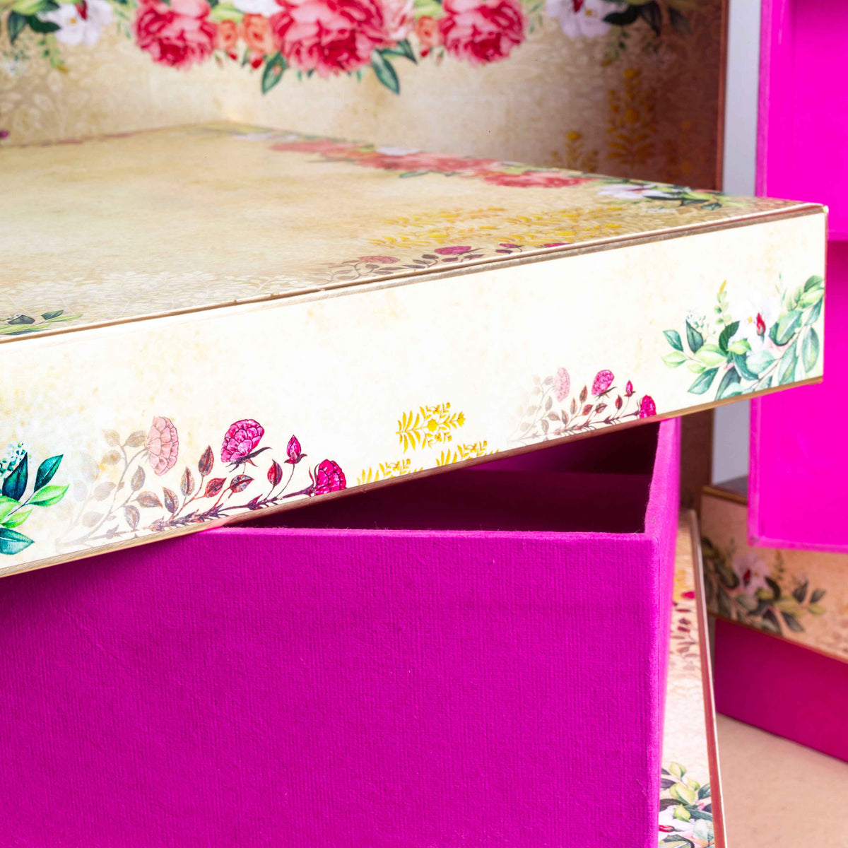Box Invite White Mirage