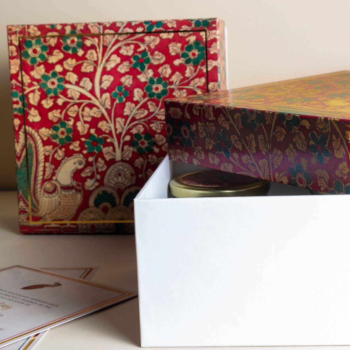 Box Invite White Mirage