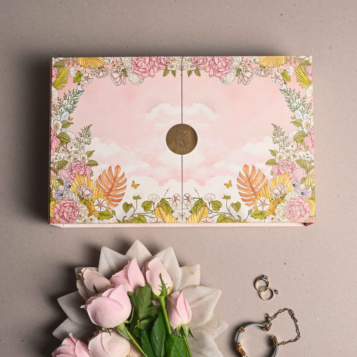 Box Invite White Mirage