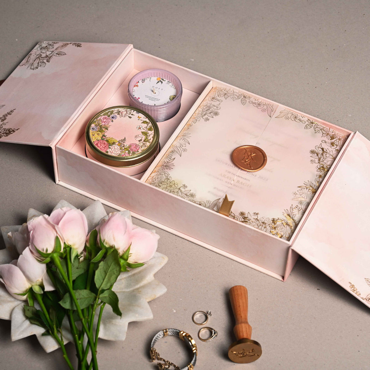 Box Invite White Mirage